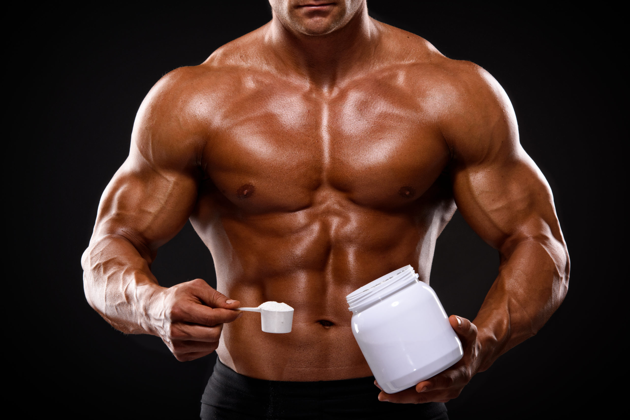 Протеин польза для мужчин. Спортивные добавки. Спортивное питание. Качок с протеином. Атлет спортивное питание.